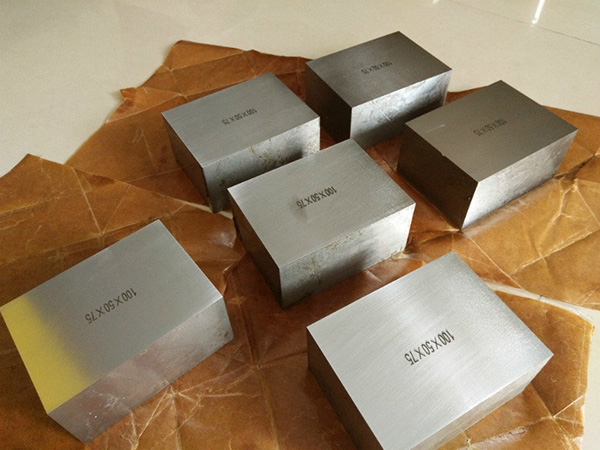 Steel equal height blocks