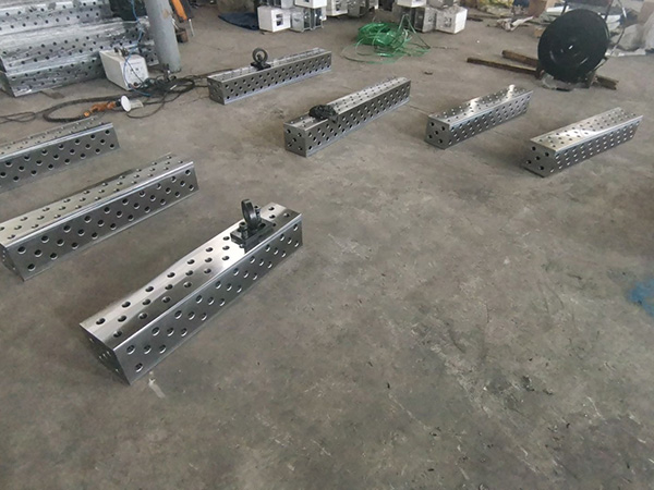 U-shaped square box